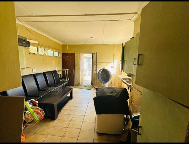 5 BEDROOM HOUSE FOR SALE IN KEMPTON PARK WEST